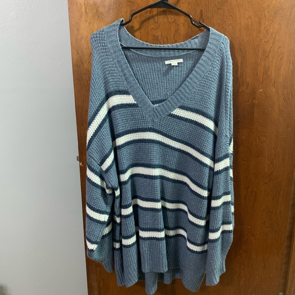 American Eagle V Neck Swater